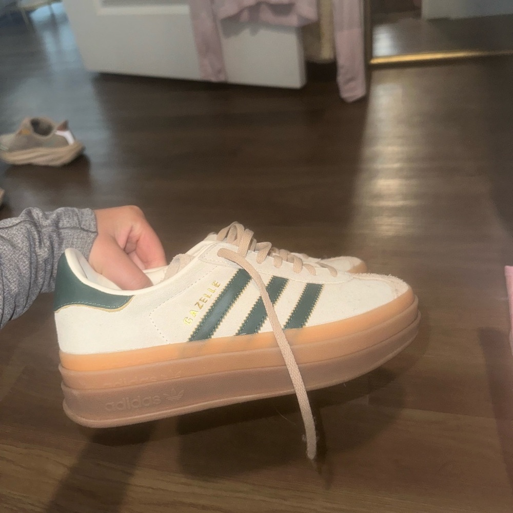 Size 7 adidias platform gazelle